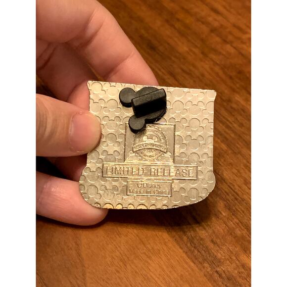 Mickey Mouse Motorcycle Limited Release Disney Trading Pin - Picture 2 of 2